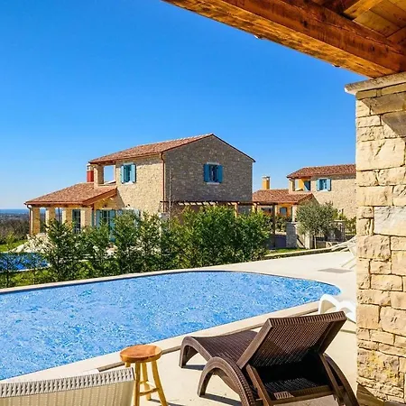 Tatil Evi In With Outdoor Swimming Pool