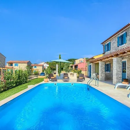 In With Outdoor Swimming Pool *